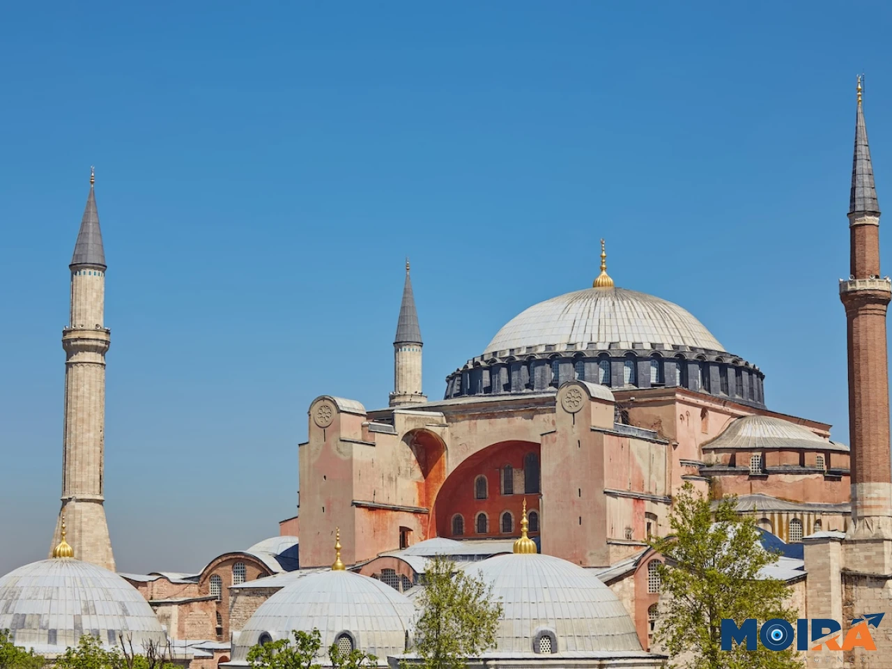 hagia-sophia-visitor