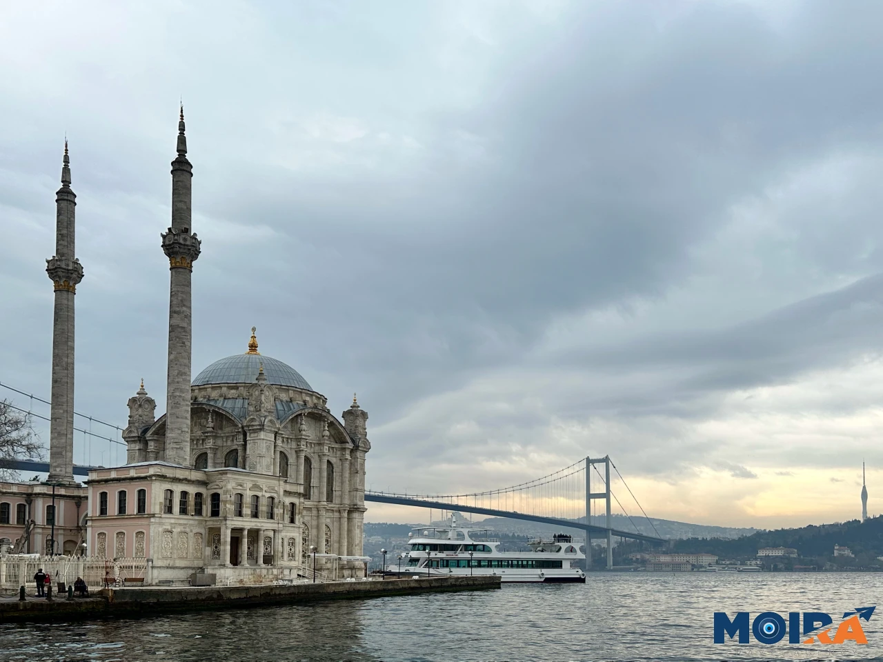 Ortakoy-Mosque-and-Bosphorus-Bridge-at-sunset-Istanbul-Turkey