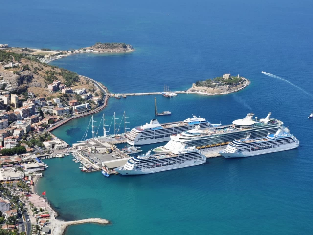 Kusadasi-Cruise-Port-Dove-Statue-Turkey